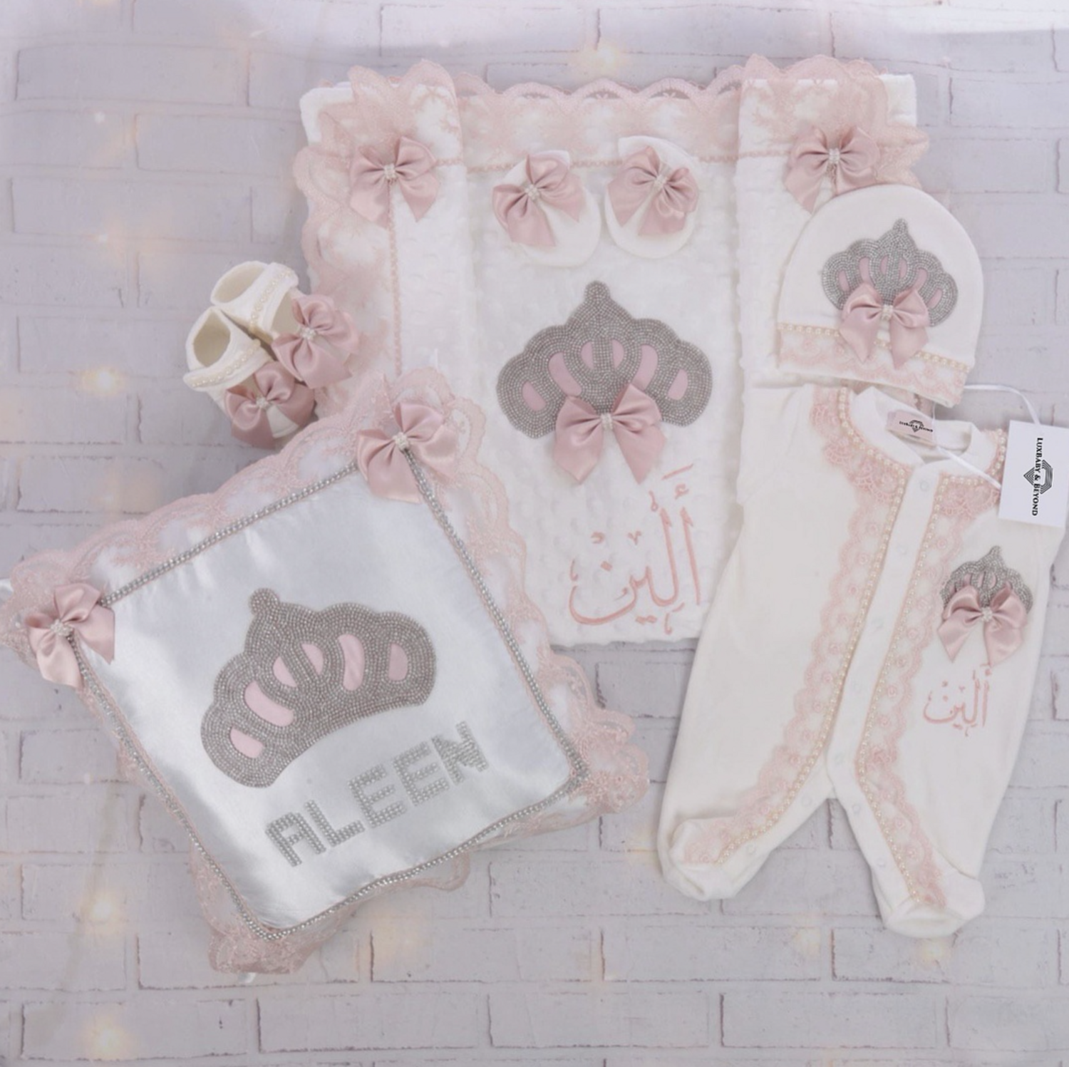 Handmade 𝗟𝘂𝘅𝘂𝗿𝘆 𝗡𝗲𝘄𝗯𝗼𝗿𝗻 Home Welcoming 5-Piece set ( Blush pink bow and silver crown)