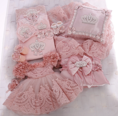Handmade 𝗟𝘂𝘅𝘂𝗿𝘆 𝗡𝗲𝘄𝗯𝗼𝗿𝗻 Home Welcoming 13-Piece set ( Blush pink bow and pearl crown)