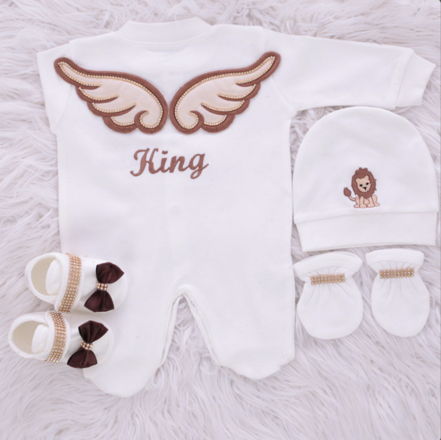 𝗟𝘂𝘅𝘂𝗿𝘆 𝗡𝗲𝘄𝗯𝗼𝗿𝗻 home welcoming 4-Piece set ( Lion &amp; wings )