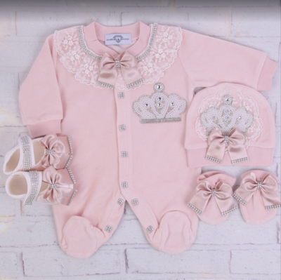 Handmade 𝗟𝘂𝘅𝘂𝗿𝘆 𝗡𝗲𝘄𝗯𝗼𝗿𝗻 Home Welcoming 8-Piece VELVET set ( Blush pink bow and pearl crown)