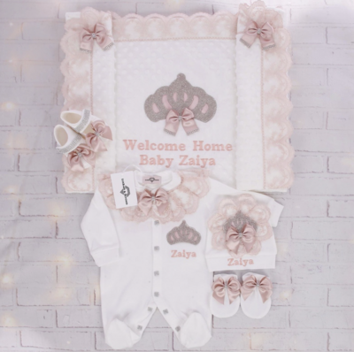 Handmade 𝗟𝘂𝘅𝘂𝗿𝘆 𝗡𝗲𝘄𝗯𝗼𝗿𝗻 Home Welcoming 5-Piece set ( blush lace)