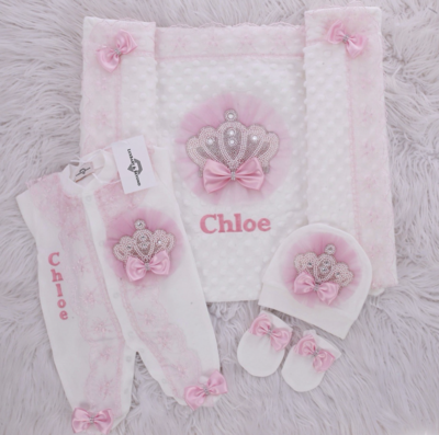 Handmade 𝗟𝘂𝘅𝘂𝗿𝘆 𝗡𝗲𝘄𝗯𝗼𝗿𝗻 Home Welcoming 4-Piece set ( pink lace)