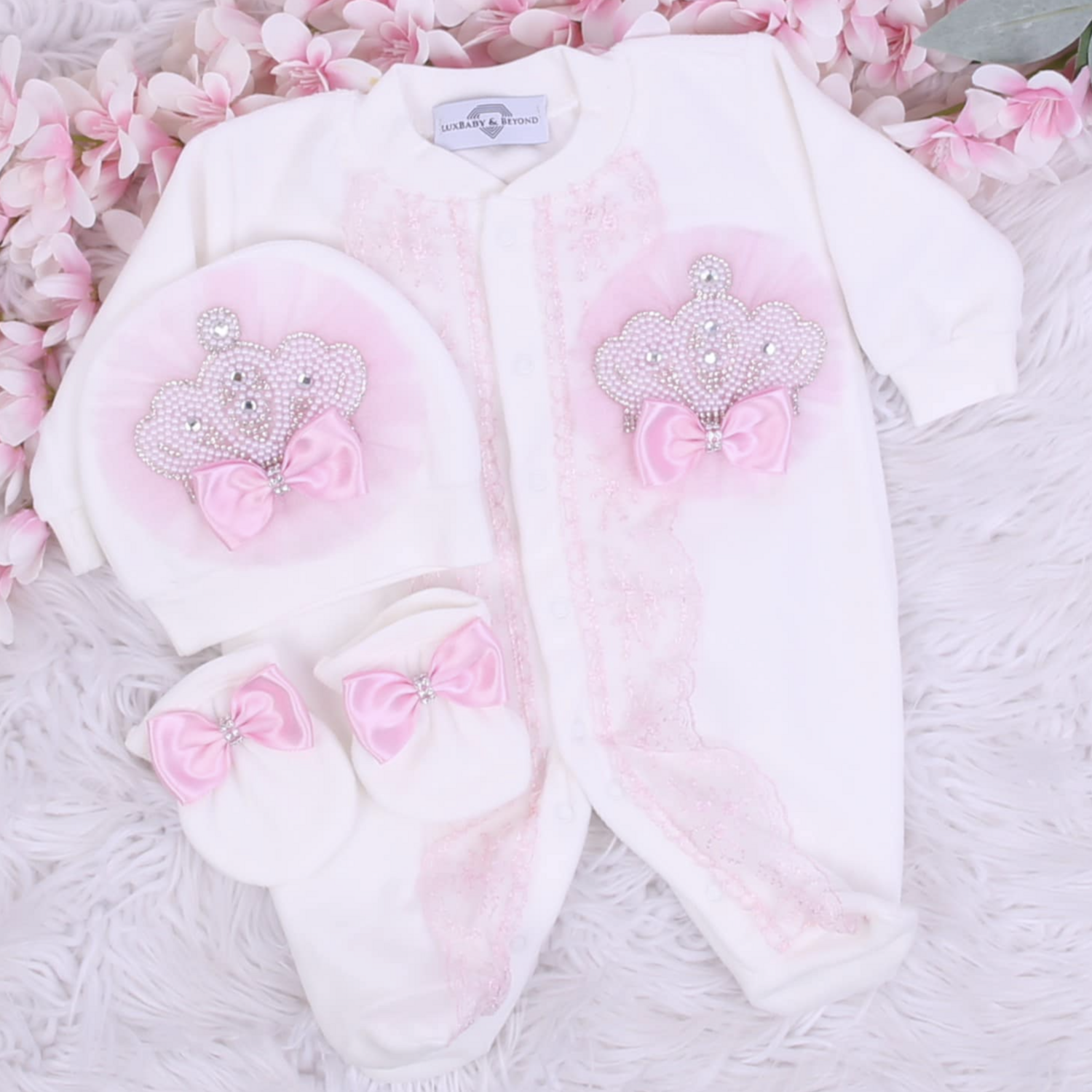 𝗟𝘂𝘅𝘂𝗿𝘆 𝗡𝗲𝘄𝗯𝗼𝗿𝗻 Home Welcoming 3-Piece VELVET set ( pink bow, pearl crown)