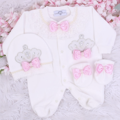 𝗟𝘂𝘅𝘂𝗿𝘆 𝗡𝗲𝘄𝗯𝗼𝗿𝗻 Home Welcoming 3-Piece  set ( pink bow, pearl crown)