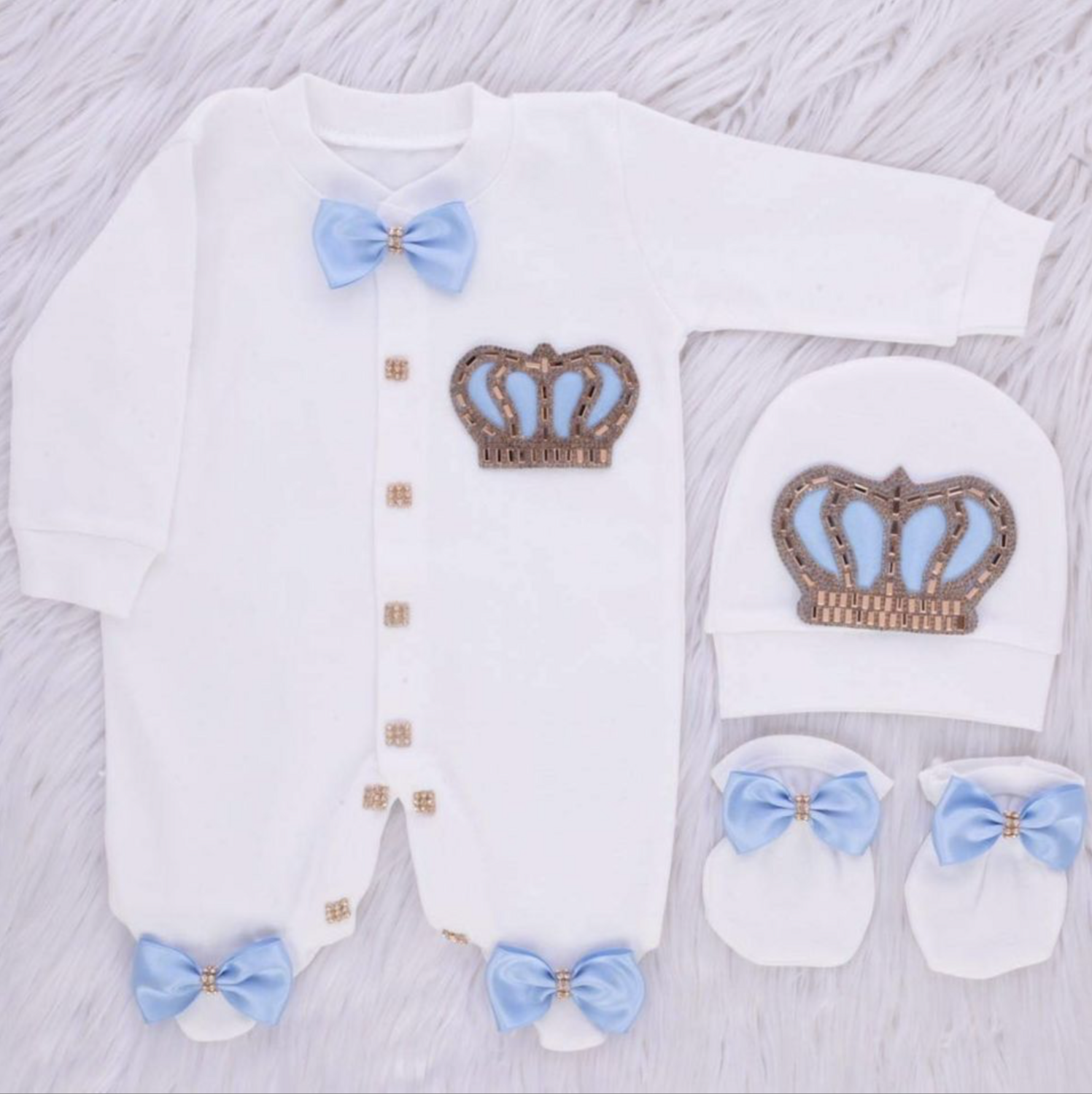 𝗟𝘂𝘅𝘂𝗿𝘆 𝗡𝗲𝘄𝗯𝗼𝗿𝗻 Home Welcoming 3-Piece set ( Light Blue, Golden Crown)
