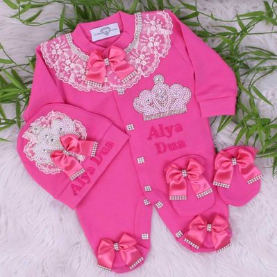 𝗟𝘂𝘅𝘂𝗿𝘆 𝗡𝗲𝘄𝗯𝗼𝗿𝗻 Home Welcoming 3-Piece set ( Hot Pink, White lace, White crown )