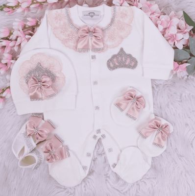 Handmade 𝗟𝘂𝘅𝘂𝗿𝘆 𝗡𝗲𝘄𝗯𝗼𝗿𝗻 Home Welcoming 5-Piece set ( Peach / blush bow &amp; lace)