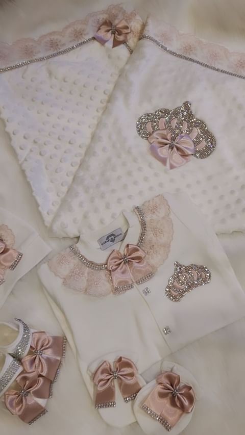 Handmade 𝗟𝘂𝘅𝘂𝗿𝘆 𝗡𝗲𝘄𝗯𝗼𝗿𝗻 Home Welcoming 5-Piece set ( Peach / blush bow &amp; lace)