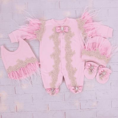 𝗟𝘂𝘅𝘂𝗿𝘆 𝗡𝗲𝘄𝗯𝗼𝗿𝗻 Home Welcoming 4-Piece set ( pink, golden, fur)