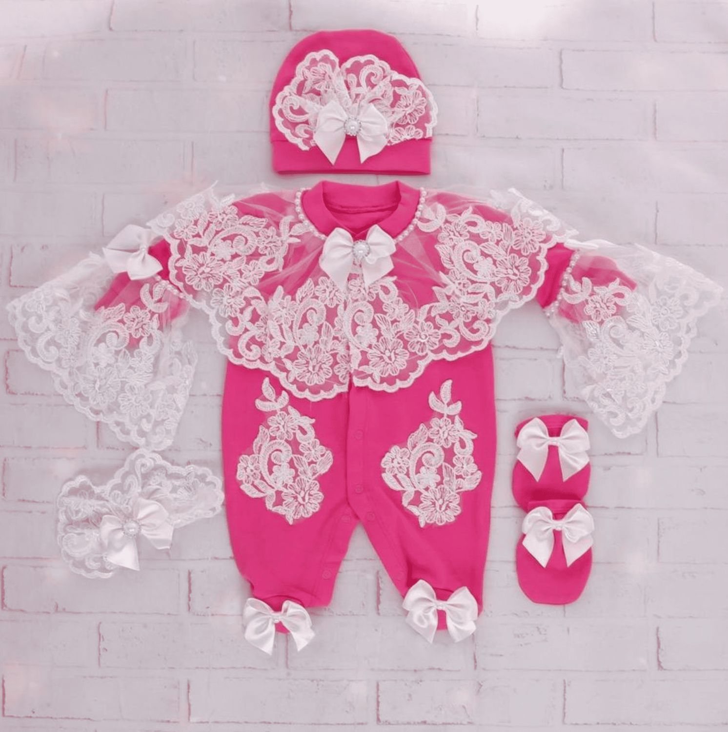 𝗟𝘂𝘅𝘂𝗿𝘆 𝗡𝗲𝘄𝗯𝗼𝗿𝗻 Home Welcoming 3-Piece set ( Hot pink &amp; white lace )