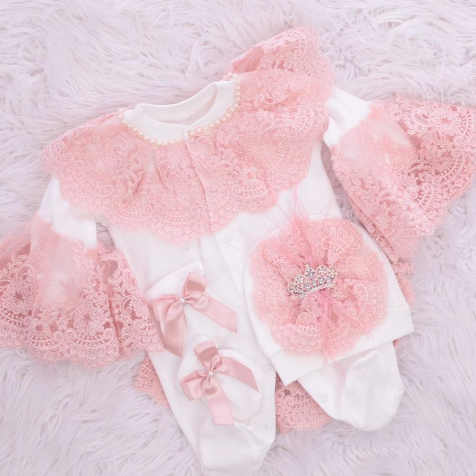 𝗟𝘂𝘅𝘂𝗿𝘆 𝗡𝗲𝘄𝗯𝗼𝗿𝗻 Blush Pink lace Dress (Angelina)