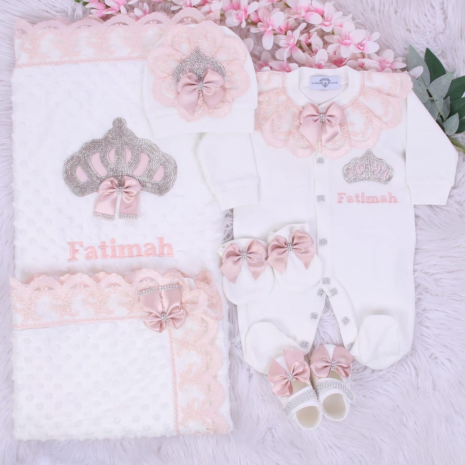 Handmade 𝗟𝘂𝘅𝘂𝗿𝘆 𝗡𝗲𝘄𝗯𝗼𝗿𝗻 Home Welcoming 5-Piece set ( blush lace)