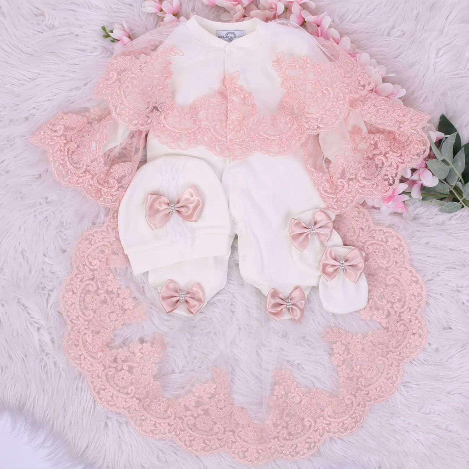 𝗡𝗲𝘄𝗯𝗼𝗿𝗻 Valentino lace Dress