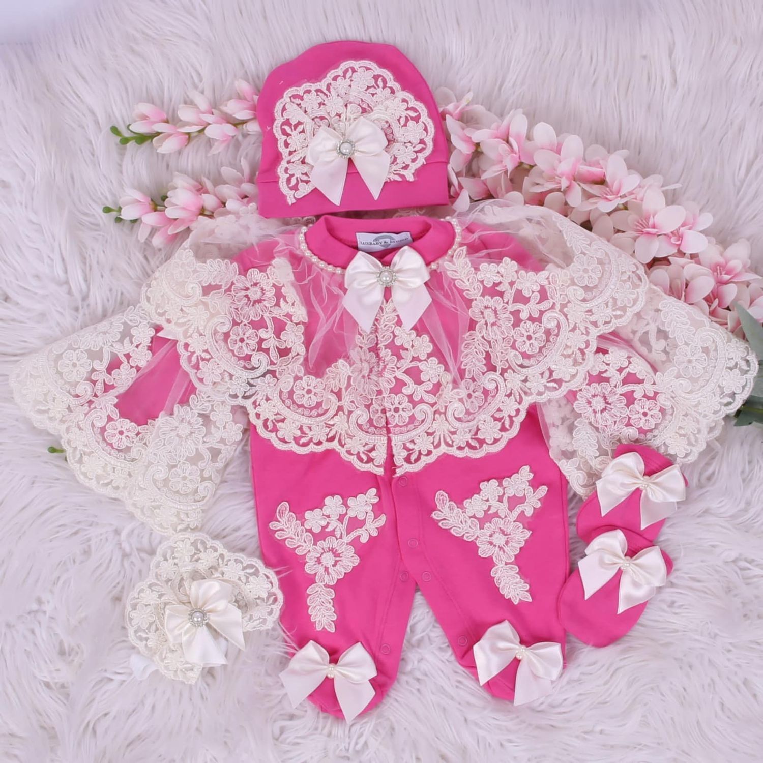 𝗟𝘂𝘅𝘂𝗿𝘆 𝗡𝗲𝘄𝗯𝗼𝗿𝗻 Home Welcoming 3-Piece set ( Hot pink &amp; white lace )