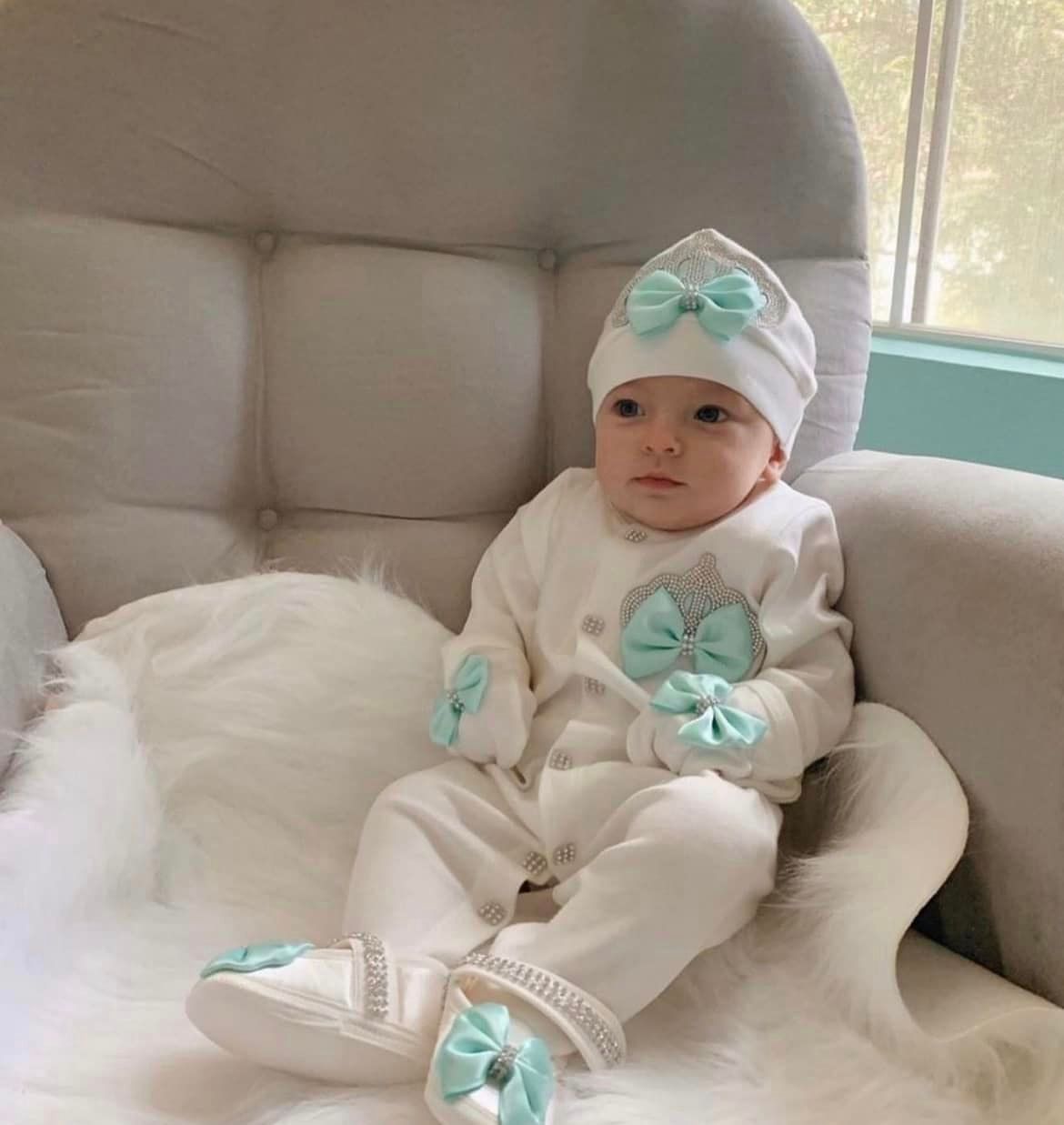 𝗟𝘂𝘅𝘂𝗿𝘆 𝗡𝗲𝘄𝗯𝗼𝗿𝗻 Home Welcoming 4-Piece set ( pastel green bow, silver crown)