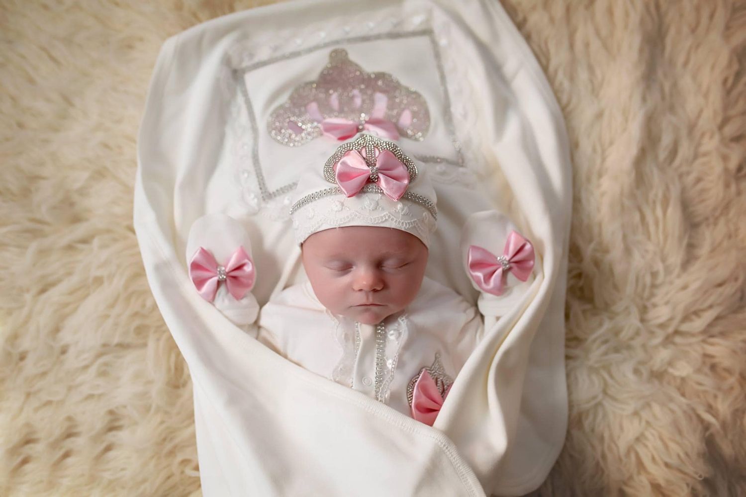 Handmade 𝗟𝘂𝘅𝘂𝗿𝘆 𝗡𝗲𝘄𝗯𝗼𝗿𝗻 Home Welcoming 5-Piece set ( Pink / silver crown)