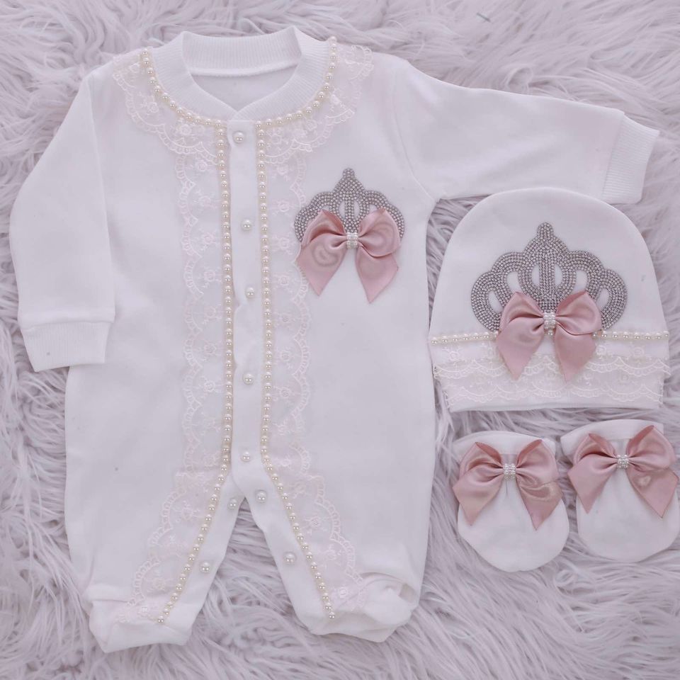 Handmade 𝗟𝘂𝘅𝘂𝗿𝘆 𝗡𝗲𝘄𝗯𝗼𝗿𝗻 Home Welcoming 3-Piece set ( blush bow silver crown)
