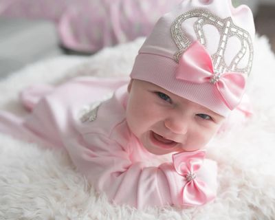 Handmade 𝗟𝘂𝘅𝘂𝗿𝘆 𝗡𝗲𝘄𝗯𝗼𝗿𝗻 Home Welcoming 3-Piece set ( Pink bow silver crown)