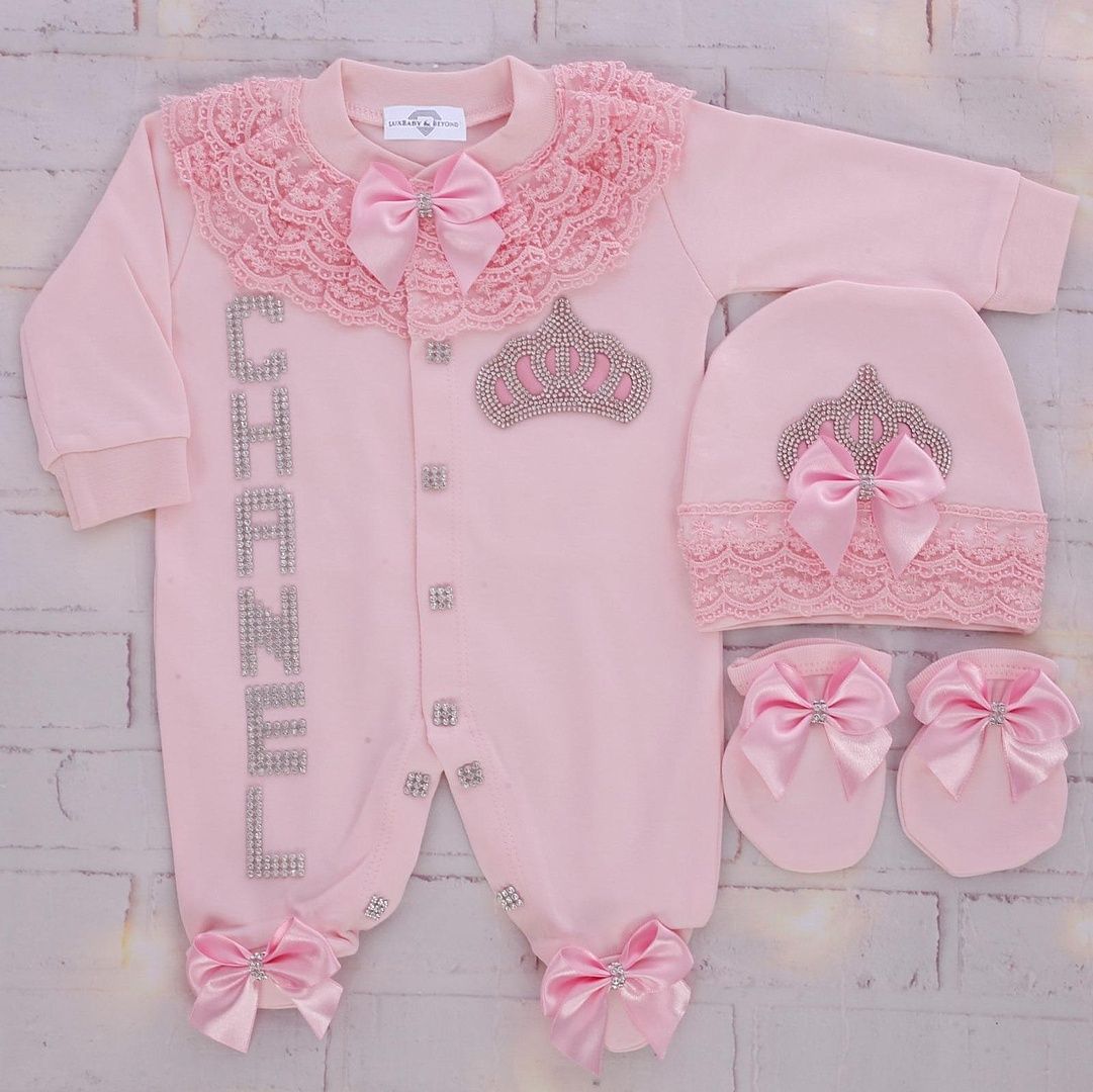 Handmade 𝗟𝘂𝘅𝘂𝗿𝘆 𝗡𝗲𝘄𝗯𝗼𝗿𝗻 Home Welcoming 3-Piece set ( pink bow silver crown)