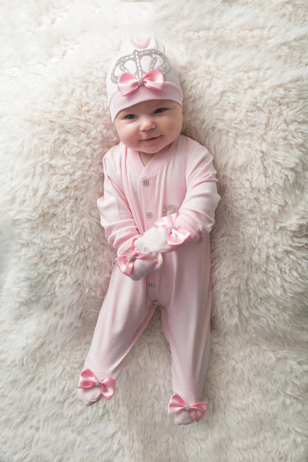 Handmade 𝗟𝘂𝘅𝘂𝗿𝘆 𝗡𝗲𝘄𝗯𝗼𝗿𝗻 Home Welcoming 3-Piece set ( Pink bow silver crown)