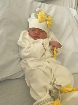 Handmade 𝗟𝘂𝘅𝘂𝗿𝘆 𝗡𝗲𝘄𝗯𝗼𝗿𝗻 Home Welcoming 3-Piece set ( Yellow bow silver crown)