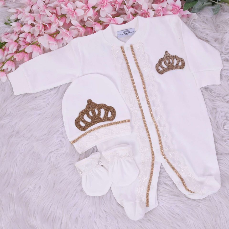 Handmade 𝗟𝘂𝘅𝘂𝗿𝘆 𝗡𝗲𝘄𝗯𝗼𝗿𝗻 Home Welcoming 3-Piece set ( White lace, golden crown)