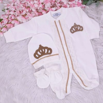 Handmade 𝗟𝘂𝘅𝘂𝗿𝘆 𝗡𝗲𝘄𝗯𝗼𝗿𝗻 Home Welcoming 3-Piece set ( White lace, golden crown)