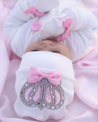 Handmade 𝗟𝘂𝘅𝘂𝗿𝘆 𝗡𝗲𝘄𝗯𝗼𝗿𝗻 Home Welcoming 3-Piece set ( Pink bow silver crown)