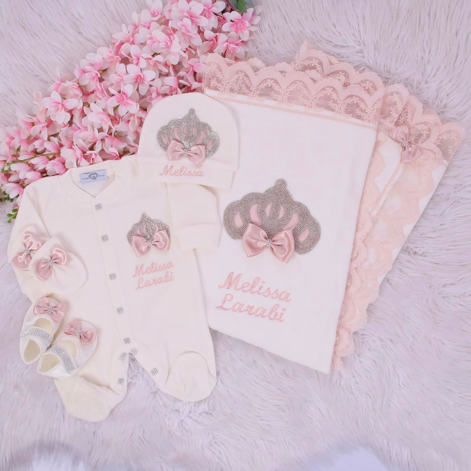 Handmade 𝗟𝘂𝘅𝘂𝗿𝘆 𝗡𝗲𝘄𝗯𝗼𝗿𝗻 Home Welcoming5-Piece set ( blush bow silver crown)