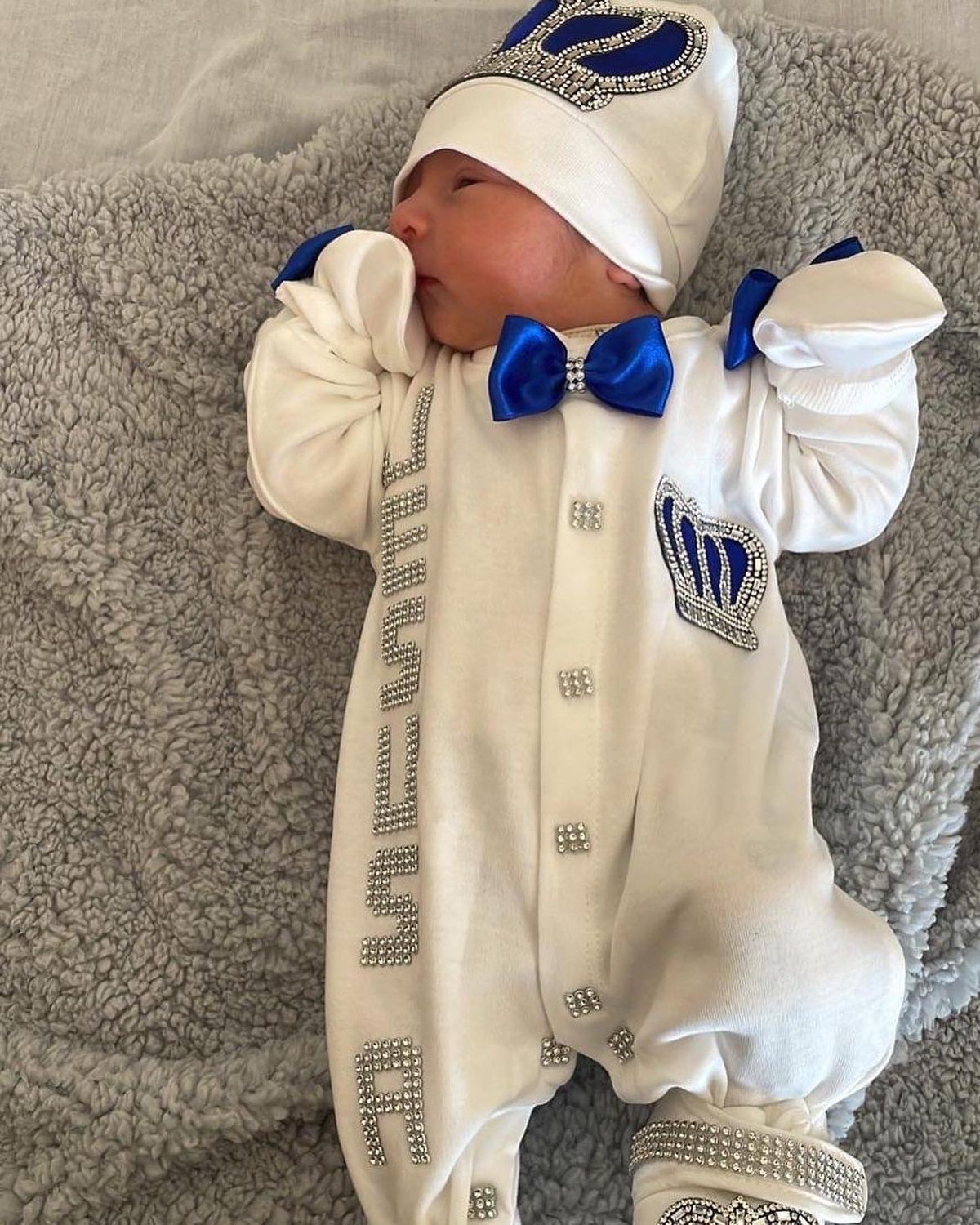𝗟𝘂𝘅𝘂𝗿𝘆 𝗡𝗲𝘄𝗯𝗼𝗿𝗻 Home Welcoming 4-Piece set (  Royal blue bow+ Silver Crown)