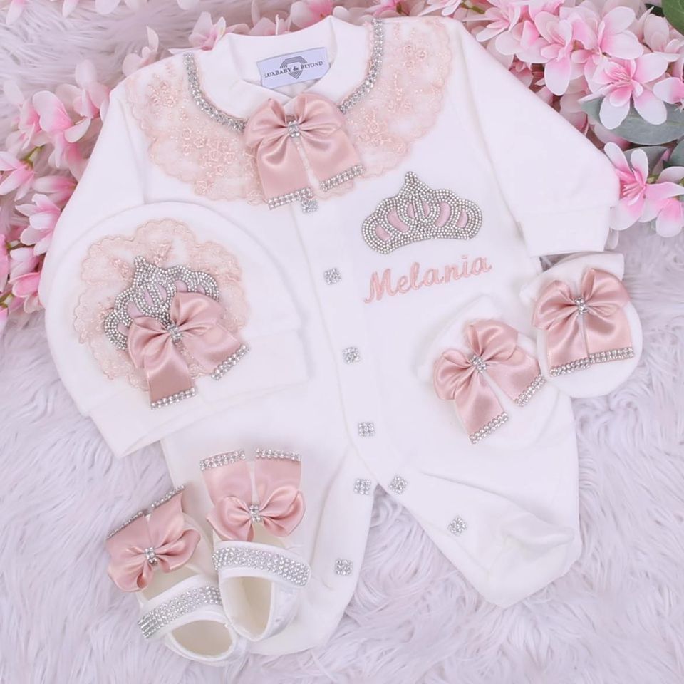 𝗟𝘂𝘅𝘂𝗿𝘆 𝗡𝗲𝘄𝗯𝗼𝗿𝗻 Home Welcoming 4-Piece 𝗢𝘂𝘁𝗳𝗶𝘁 ( Blush lace with silver Crown)