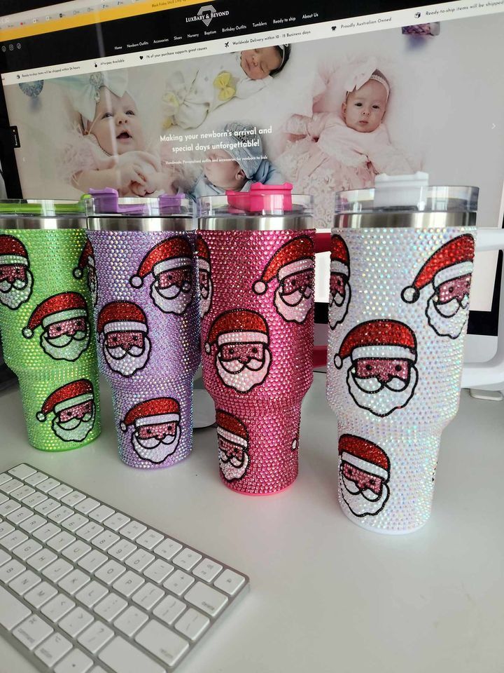 Exclusive Handcrafted Luxury Santa Tumbler – The Ultimate Christmas Gift, Uniquely Yours!