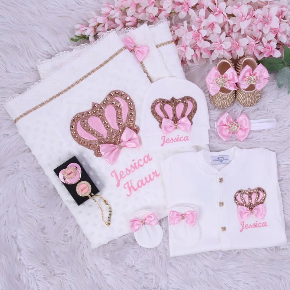 Handmade 𝗟𝘂𝘅𝘂𝗿𝘆 𝗡𝗲𝘄𝗯𝗼𝗿𝗻 Home Welcoming 7-Piece set (White, Pink, golden crown)