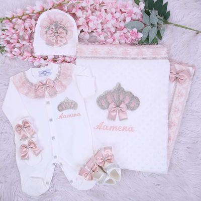 Handmade 𝗟𝘂𝘅𝘂𝗿𝘆 𝗡𝗲𝘄𝗯𝗼𝗿𝗻 Home Welcoming 5-Piece set ( Peach / blush lace)