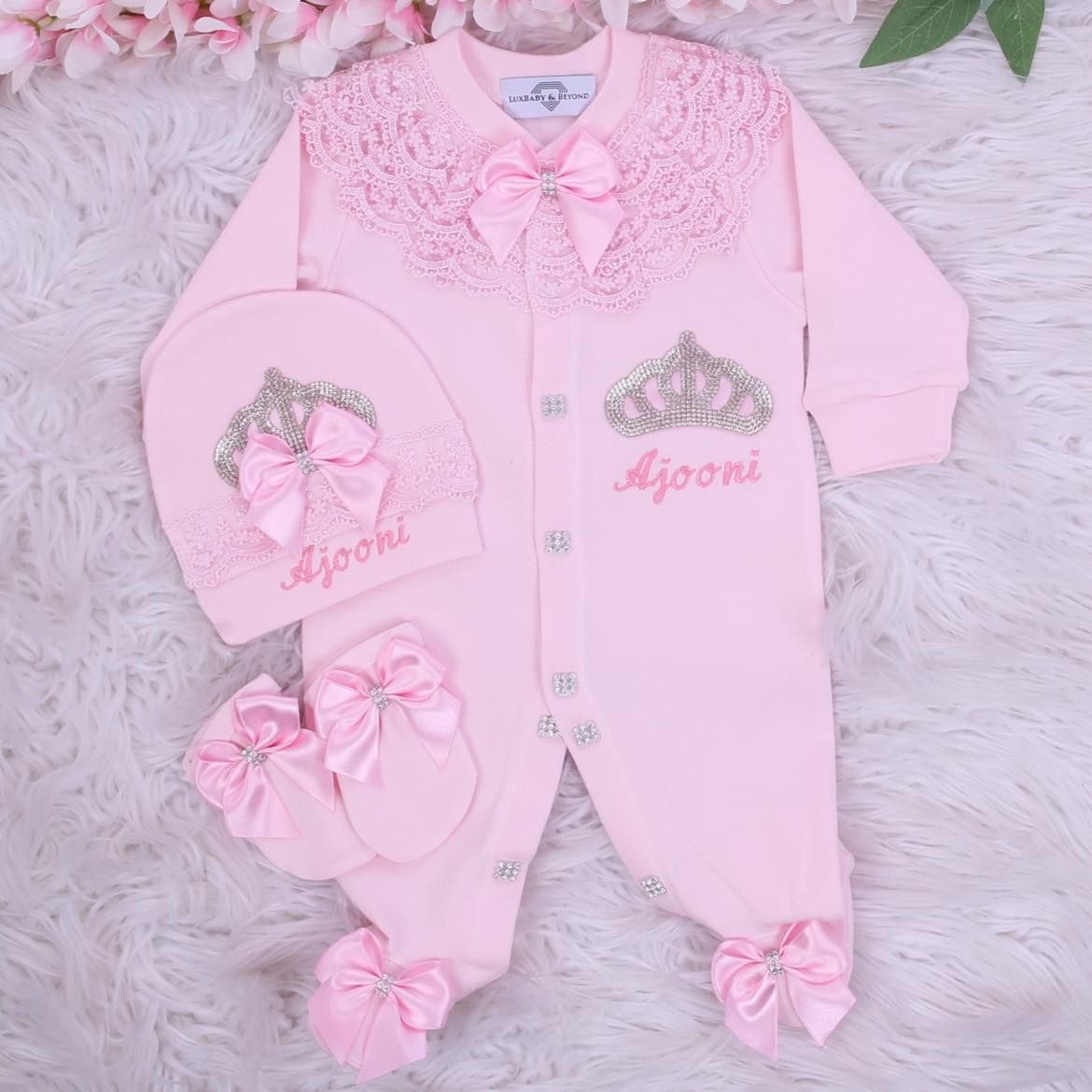 Handmade 𝗟𝘂𝘅𝘂𝗿𝘆 𝗡𝗲𝘄𝗯𝗼𝗿𝗻 Home Welcoming 3-Piece set ( pink bow silver crown)