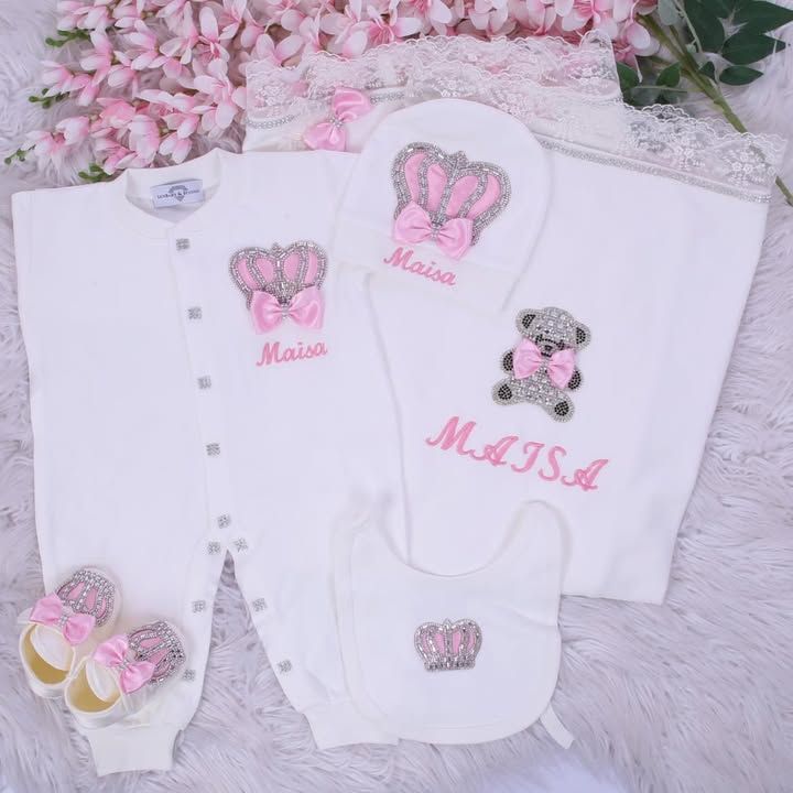 Handmade 𝗟𝘂𝘅𝘂𝗿𝘆 𝗡𝗲𝘄𝗯𝗼𝗿𝗻 Home Welcoming 5-Piece set ( Pink bow, silver crown, teddy bear)