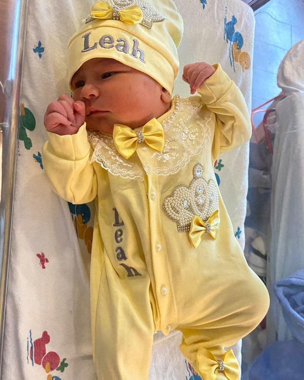𝗟𝘂𝘅𝘂𝗿𝘆 𝗡𝗲𝘄𝗯𝗼𝗿𝗻 Home Welcoming 3-Piece set ( Yellow, Yellow bow, pearl crown)