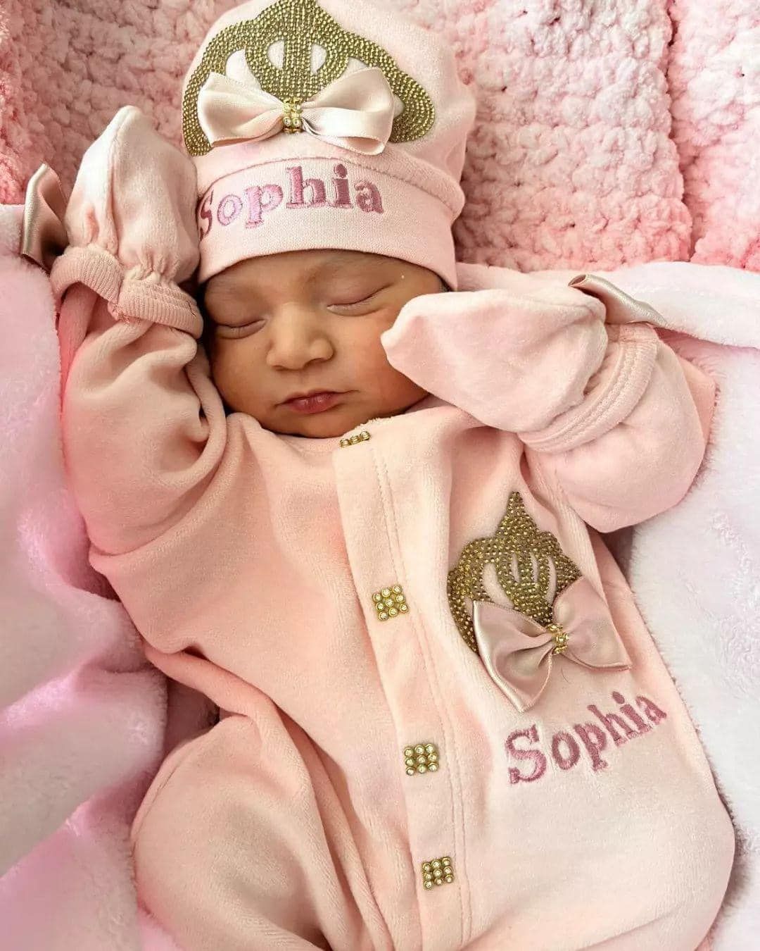 Handmade 𝗟𝘂𝘅𝘂𝗿𝘆 𝗡𝗲𝘄𝗯𝗼𝗿𝗻 Home Welcoming 5-Piece set ( white Lace  /golden crown/blush bow )