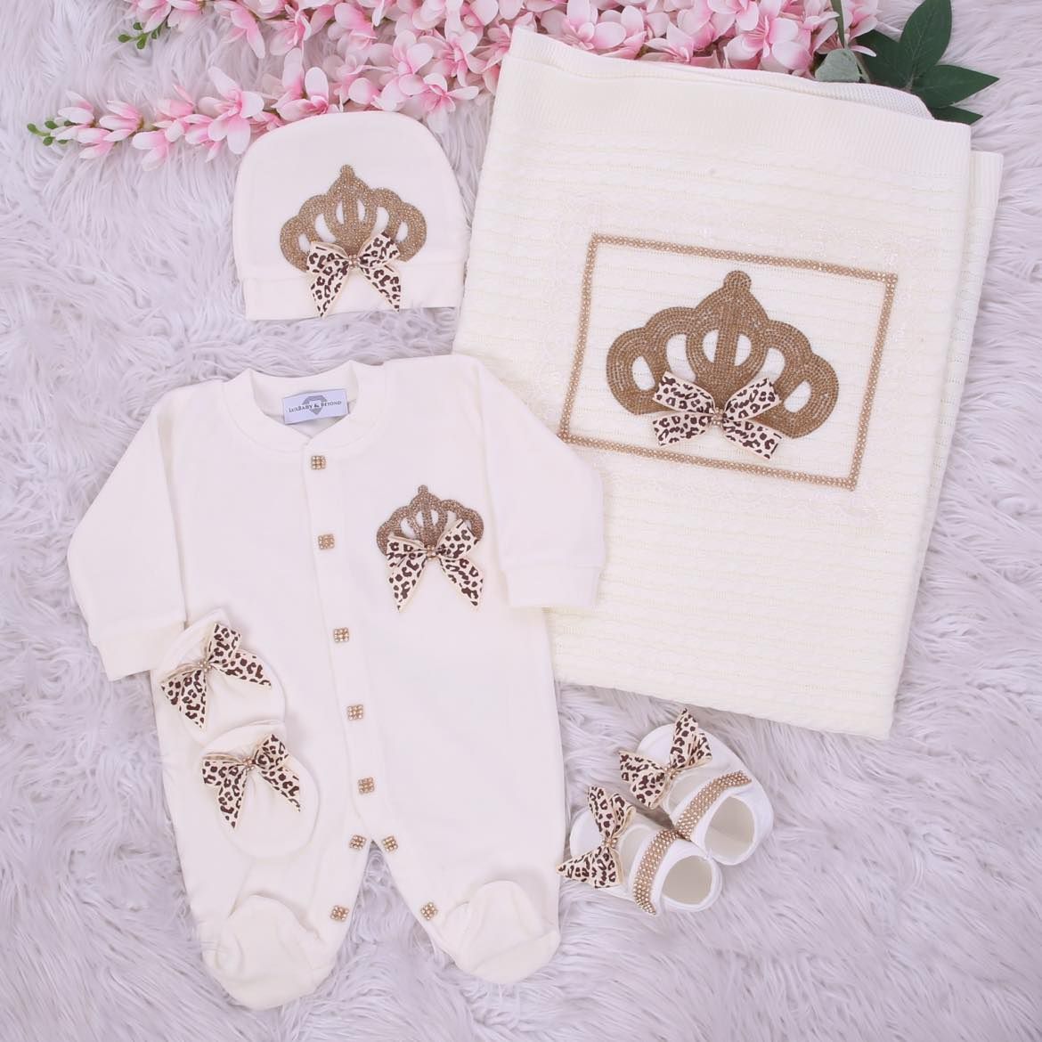 Handmade 𝗟𝘂𝘅𝘂𝗿𝘆 𝗡𝗲𝘄𝗯𝗼𝗿𝗻 Home Welcoming 5-Piece set ( leopard lace)