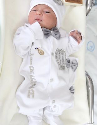 𝗟𝘂𝘅𝘂𝗿𝘆 𝗡𝗲𝘄𝗯𝗼𝗿𝗻 Home Welcoming 4-Piece 𝗢𝘂𝘁𝗳𝗶𝘁 (Grey bow with Silver Crown)