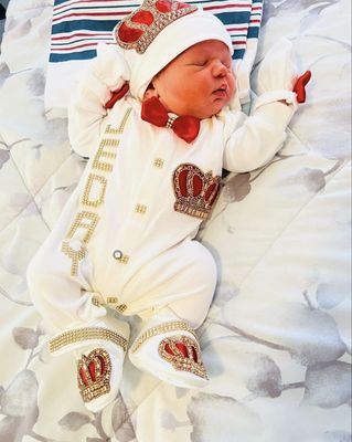 𝗟𝘂𝘅𝘂𝗿𝘆 𝗡𝗲𝘄𝗯𝗼𝗿𝗻 𝗢𝘂𝘁𝗳𝗶𝘁 4 Piece -  (Red bow and Golden Crown)