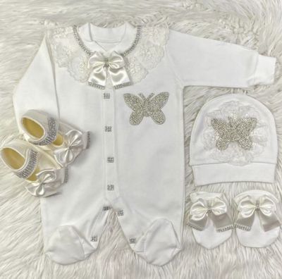 𝗟𝘂𝘅𝘂𝗿𝘆 𝗡𝗲𝘄𝗯𝗼𝗿𝗻 home welcoming/ christening 4-Piece set ( white bow, butterfly )
