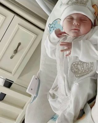 Handmade 𝗟𝘂𝘅𝘂𝗿𝘆 𝗡𝗲𝘄𝗯𝗼𝗿𝗻 Home Welcoming 5-Piece set ( White Lace  /Silver crown)