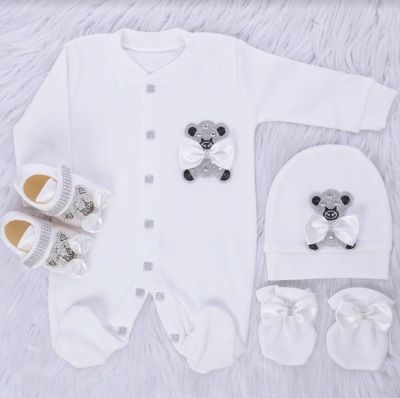 𝗟𝘂𝘅𝘂𝗿𝘆 𝗡𝗲𝘄𝗯𝗼𝗿𝗻 home welcoming/ christening 4-Piece set ( white bow, cute bear )