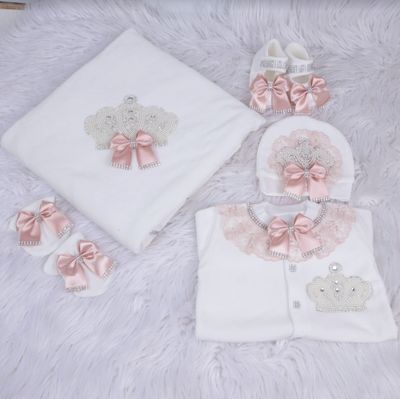 Handmade 𝗟𝘂𝘅𝘂𝗿𝘆 𝗡𝗲𝘄𝗯𝗼𝗿𝗻 Home Welcoming 5-Piece set ( Blush Lace  /Pearl Crown)