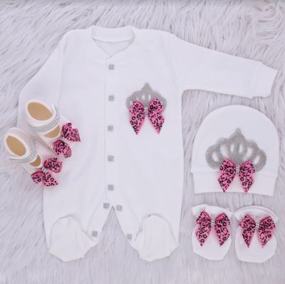 𝗟𝘂𝘅𝘂𝗿𝘆 𝗡𝗲𝘄𝗯𝗼𝗿𝗻 Home Welcoming 4-Piece set ( hot pink/tiger print, silver crown)