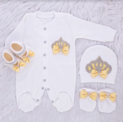 𝗟𝘂𝘅𝘂𝗿𝘆 𝗡𝗲𝘄𝗯𝗼𝗿𝗻 Home Welcoming 4-Piece set ( yellow bow, silver crown)