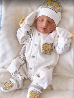 𝗟𝘂𝘅𝘂𝗿𝘆 𝗡𝗲𝘄𝗯𝗼𝗿𝗻 Home Welcoming 4-Piece set ( yellow bow, silver crown)