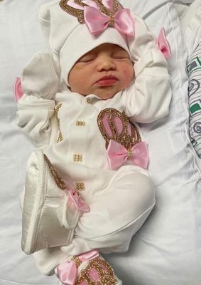 Luxury 4-Piece Baby girl Hospital Exit Outfit  ( Pink bow and golden crown)