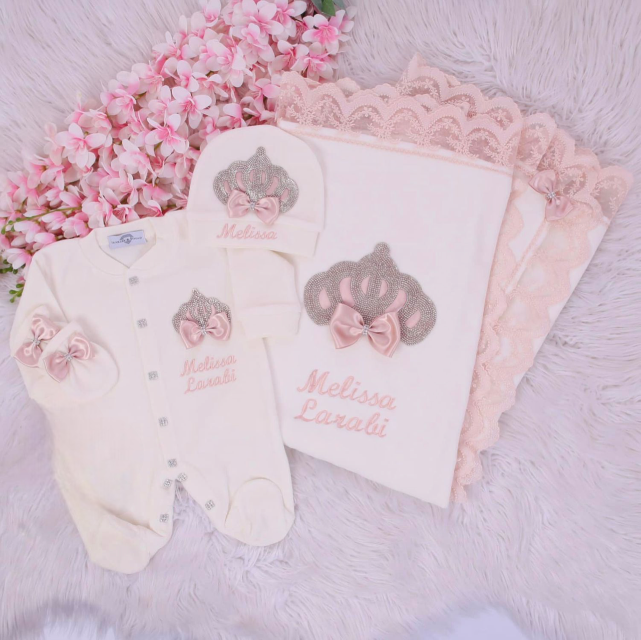 Handmade 𝗟𝘂𝘅𝘂𝗿𝘆 𝗡𝗲𝘄𝗯𝗼𝗿𝗻 Home Welcoming 4-Piece set ( blush bow silver crown)